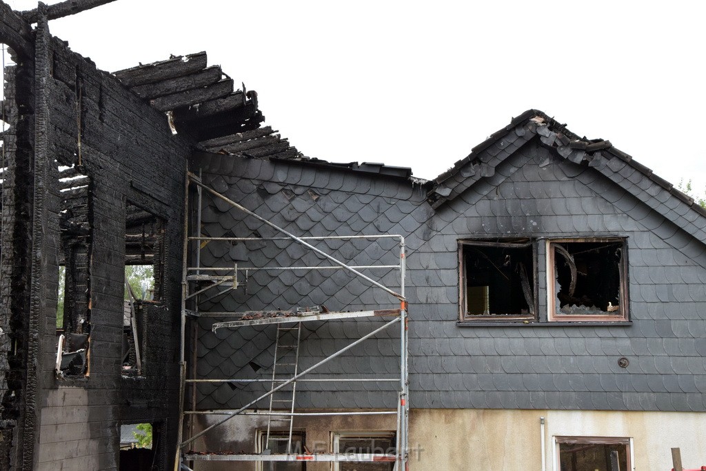 Schwerer Brand in Einfamilien Haus Roesrath Rambruecken P039.JPG - Miklos Laubert